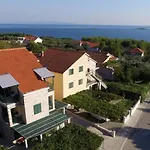 Apartment In With Terrace, Air Conditioning, Wifi, Washing Machine *