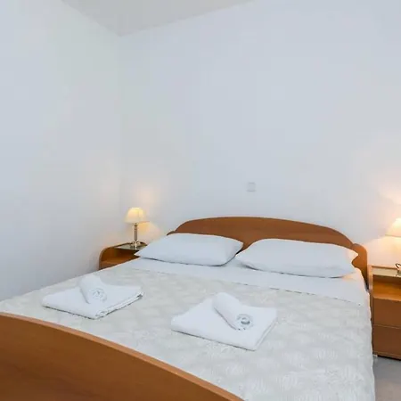 Apartment In With Terrace, Air Conditioning, Wifi, Washing Machine *