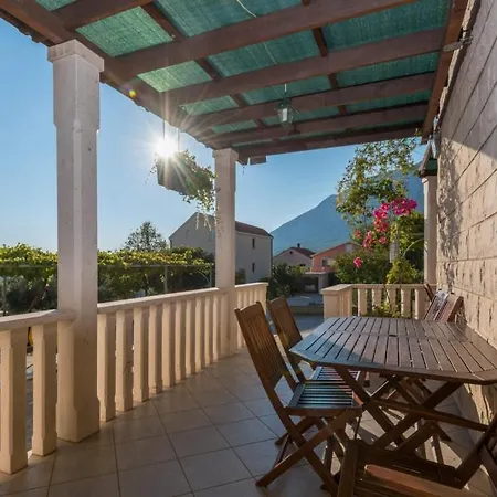 In With Terrace, Air Conditioning, Wifi, Washing Machine Apartment *