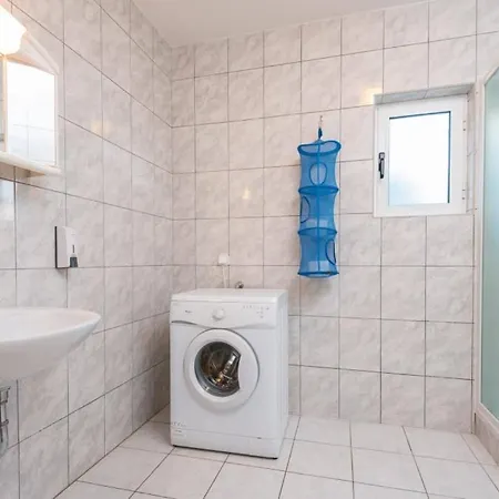 In With Terrace, Air Conditioning, Wifi, Washing Machine *