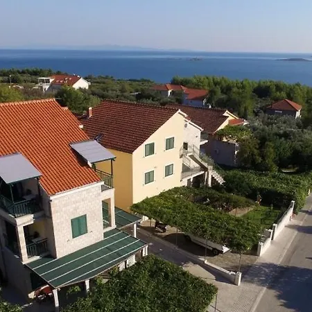 Appartement In With Terrace, Air Conditioning, Wifi, Washing Machine *